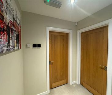 Town Lane, - Photo 2