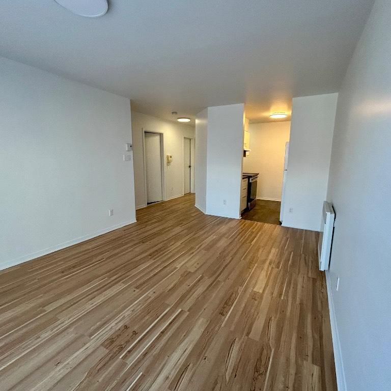 3 1/2, Style Condo, Clé-en-main, 5 électros, Stationnement inclus - Photo 1