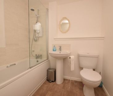 2 bedroom flat to rent - Photo 2
