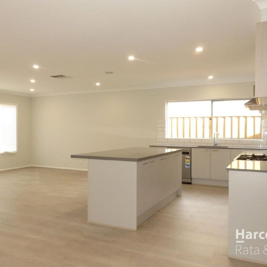 48 Grovedon Circuit, Donnybrook, Vic 3064 - Photo 1