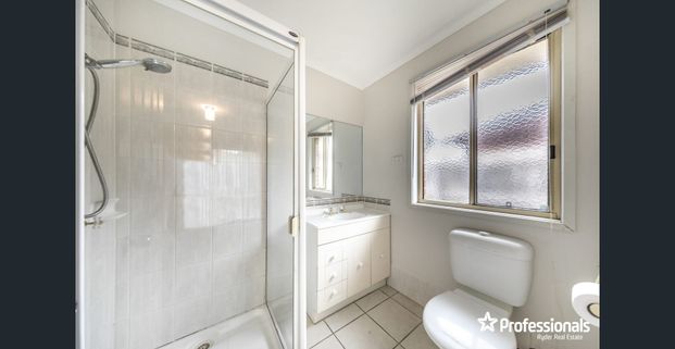 FAMILY HOME WITH DRIVE THROUGH ACCESS! - Photo 1