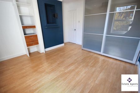 3 Bedroom House - Terraced To Let - Photo 2