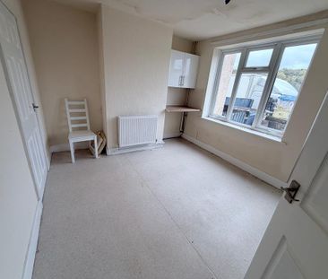 2 bedroom semi-detached house to rent - Photo 4