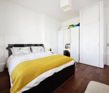 Amazing recently refurbished and spacious 1 bed on a premier rd in ... - Photo 5