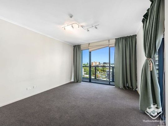 An Entertainerâs Paradise with Superb City & South Bank Views! - Photo 1