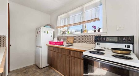 Rent includes water - Photo 2