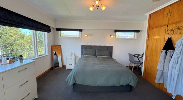 Spacious and Versatile Three-Bedroom Home for Rent – A Must-See! - Photo 1