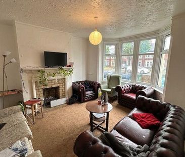 6 bedroom semi-detached house to rent - Photo 1