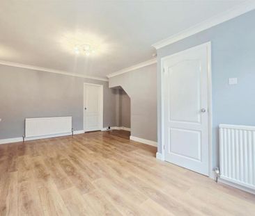 3 bedroom end of terrace house to rent - Photo 1