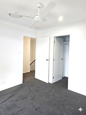 3 BEDROOM 2 BATHROOM TOWNHOUSE - FULLY DUCTED AIR CON - Photo 4