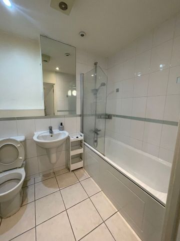 Room in a Shared Flat, Bromley High Street, E3 - Photo 4