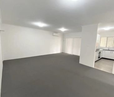 MODERN 2 BEDROOM APARTMENT LOCATED IN THE HEART OF MT DRUITT - Photo 2