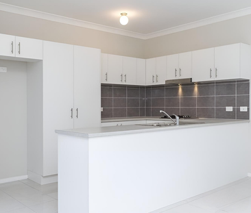 MODERN & LOW MAINTENANCE - Photo 5