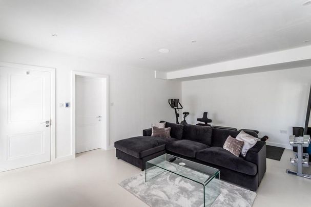 6 bedroom detached house to rent - Photo 1