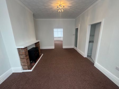 Warbreck Drive, Blackpool - Photo 3