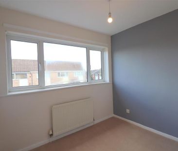 2 bedroom mews to rent - Photo 4
