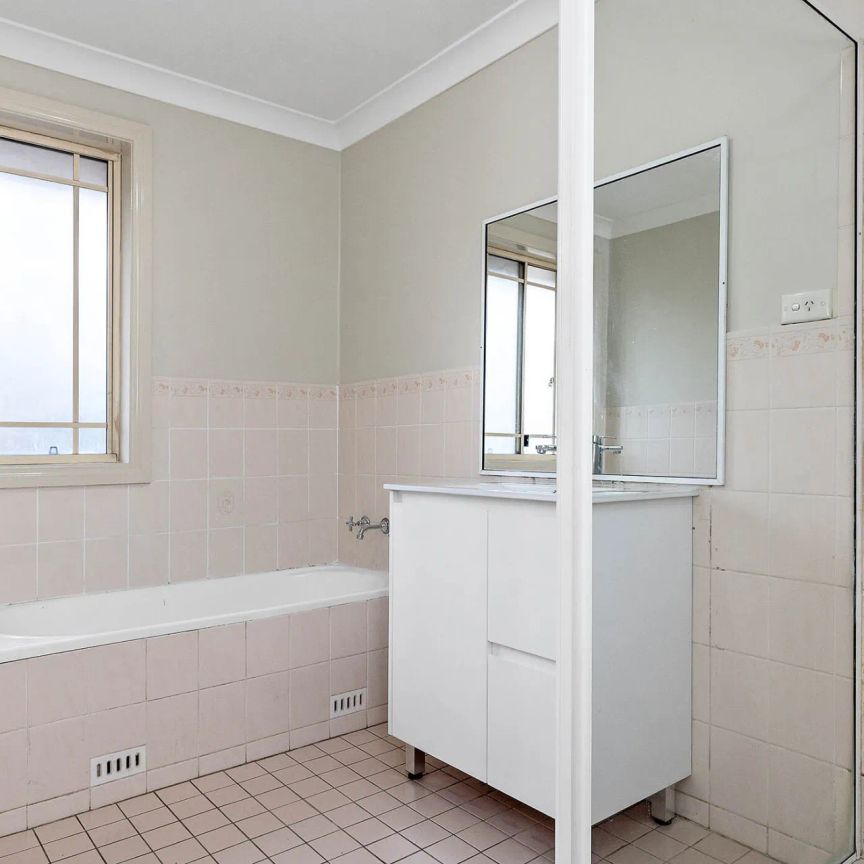 Immaculate 3 bedroom townhouse - Photo 1