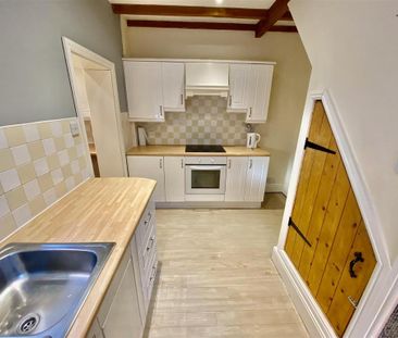 2 bedroom end of terrace house to rent - Photo 2