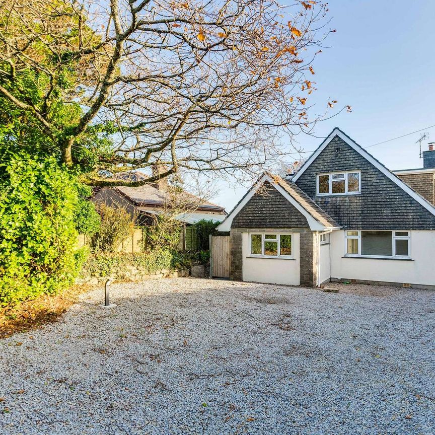 PLEASE EMAIL TO REGISTER YOUR INTEREST - A four bedroom detached house in the village of Mabe Burnthouse on the south coast about 4 miles from Falmouth. To le - Photo 1