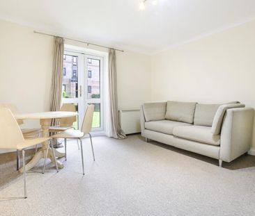 1 Bed Flat - Photo 2