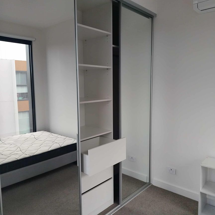 Port Melbourne - Photo 1