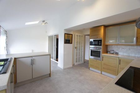 3 bedroom detached house to rent - Photo 5