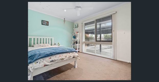 Stylish Family Sanctuary in Mornington - Photo 1