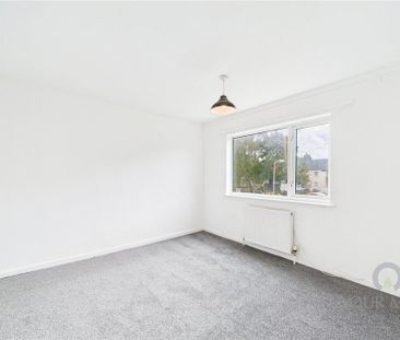 3 bedroom end of terrace house to rent - Photo 2