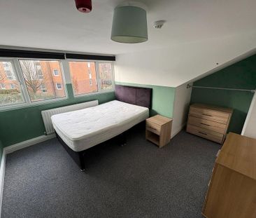 6 bedroom terraced house to rent - Photo 3