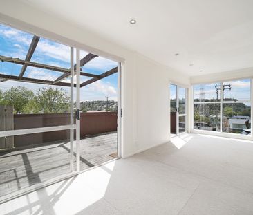Sun Filled Family Home in Massey - Photo 1