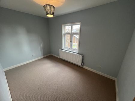 2 bedroom semi-detached house to rent - Photo 4