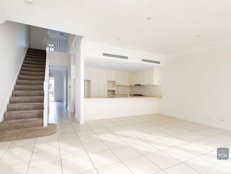 LARGE EXECUTIVE RESIDENCE WITH CLASSIC STYLE - Photo 5