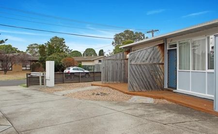 PRIME LOCATION – IMMACULATE ONE BEDROOM UNIT - Photo 4