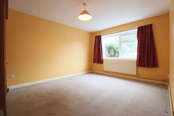 Dinglewell, Gloucester - Photo 1