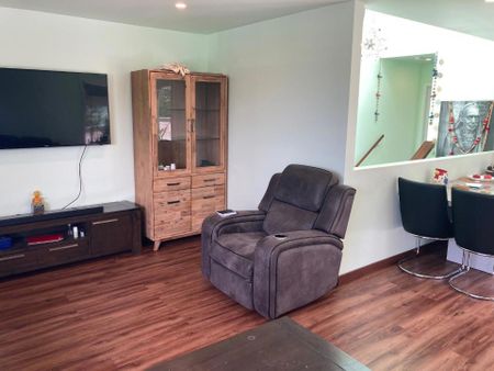 Modern 3 Bedroom Townhouse - Photo 4