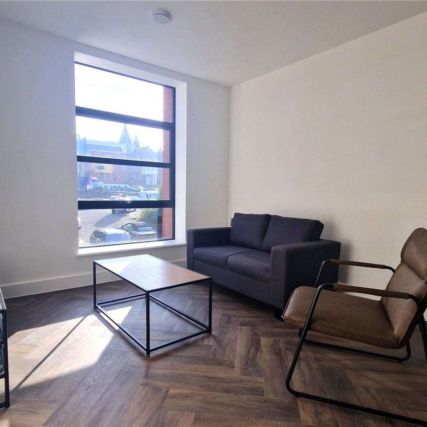 AVAILABLE 10 JUNE| FULLY FURNISHED ONE BED | EXCELLENT LOCATION - Photo 1