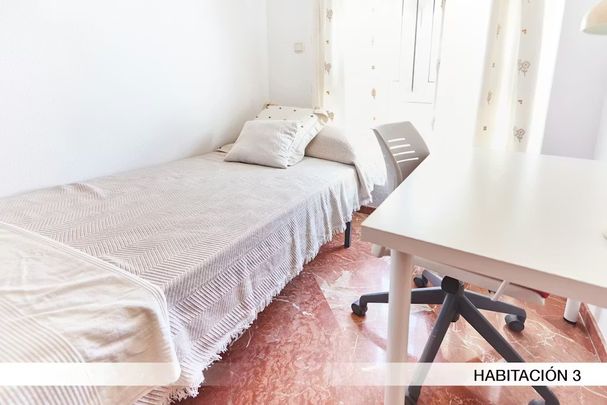 Calle Marqués del Nervión, Sevilla, Andalusia 41005 - Photo 1