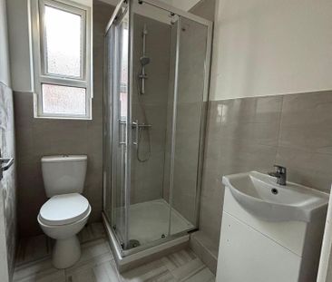 4 bedroom terraced house to rent - Photo 5