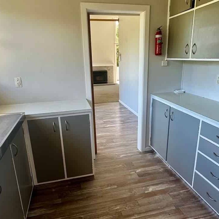 Sunny 3BR Family Home in Raumati South - Photo 1