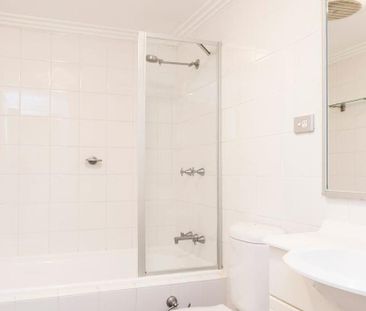 Bright and Conveniently Located Two Bedroom Apartment - Photo 3
