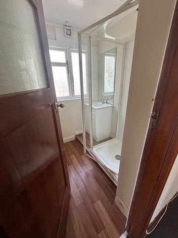 Art deco apartment in iconic building in Te Aro - Photo 4