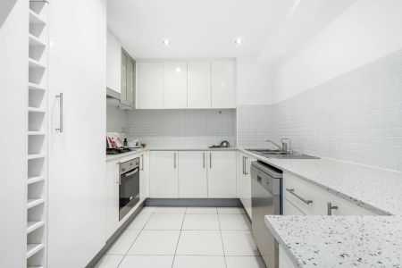 Modern One-Bedroom Apartment with Resort-Style Facilities - Photo 2