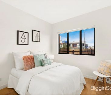 Stylish Courtyard Apartment in Prime Lifestyle Location - Photo 3