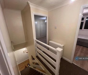 2 bedroom maisonette to rent - Photo 2