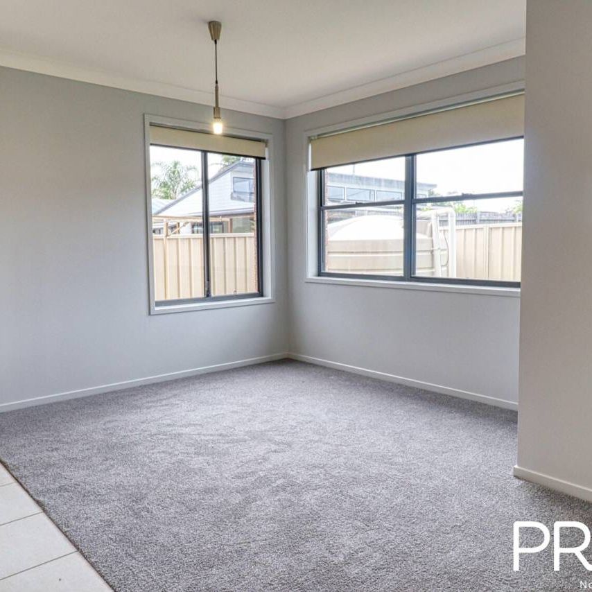 Modern And Spacious Townhouse - Photo 1