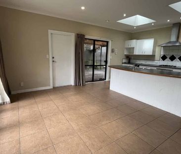 FOUR BEDROOMS - HOKOWHITU - Photo 1