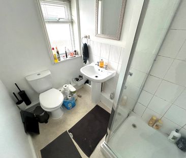 4 bedroom terraced house to rent - Photo 6