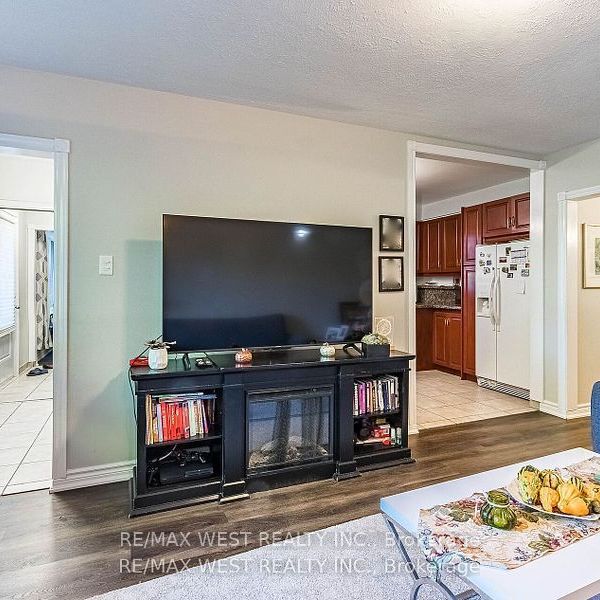 For Lease - 24 Clarion Road Unit# Main, Toronto, Ontario - Photo 1