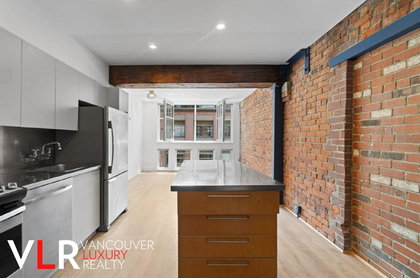 Condo in Downtown Vancouver, BC - Photo 1