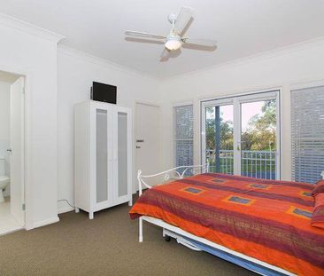 Comfortable Living with Space and Convenience - Photo 5